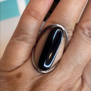 Beautiful Sterling and Onyx ring. SZ 7